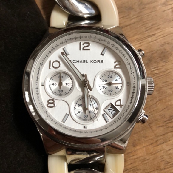 Michael Kors Runway Watch MK4263 Horn and Silver - Picture 2 of 7